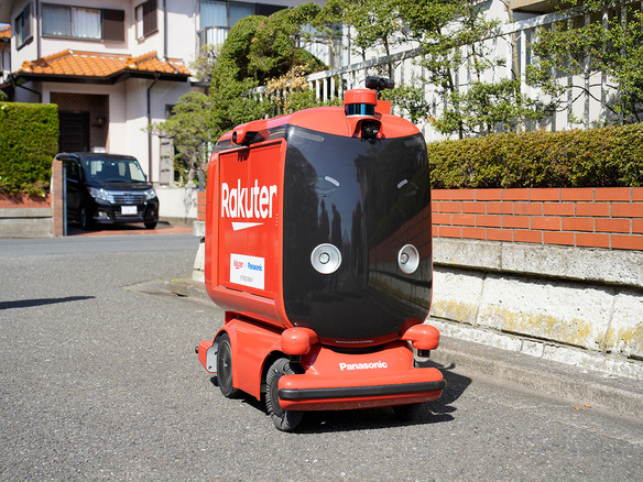 国内初、ロボットが公道走行してスーパーから商品を配達--楽天と西友が横須賀市で