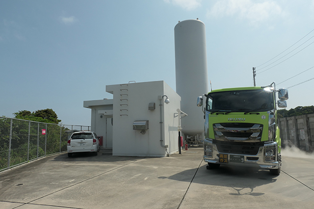イオンモール沖縄ライカム近くに設置されたアワセ天然ガス供給センター