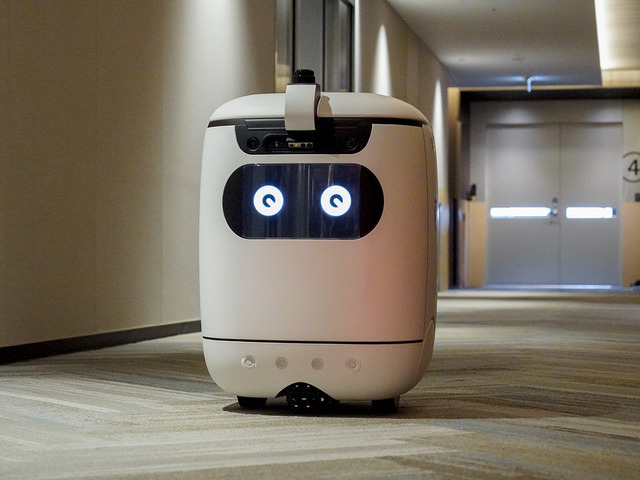 セブンの商品をロボットが自動配送--ソフトバンク社内で実証実験、エレベーターにも乗れる