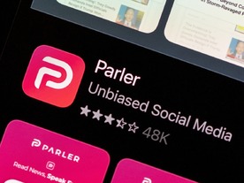 右派に人気のSNS「Parler」、アップルの「App Store」に復活へ