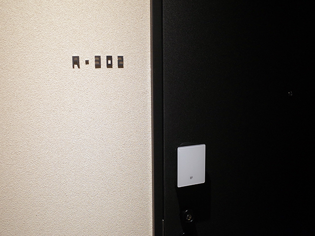 客室にはスマートロックを採用。テンキー方式で宿泊中だけ使えるパスが発行される仕組み