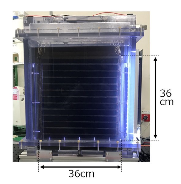 太陽電池セルの大きさは36cm角で実用的（出典：豊田中央研究所）