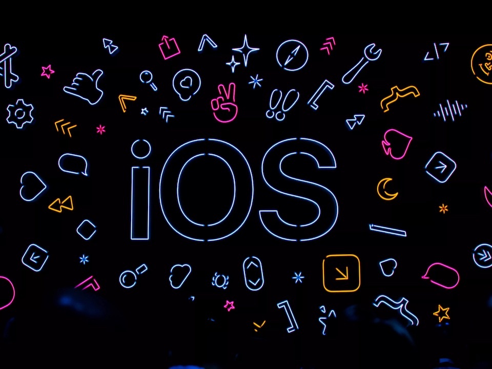 「iOS」の文字とイラスト