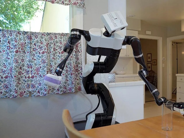 トヨタの最新ロボット 家事をしながら自撮りを披露 Cnet Japan