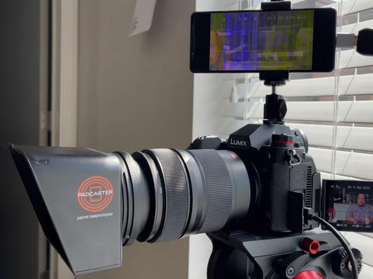 external-monitor-on-my-a-roll-