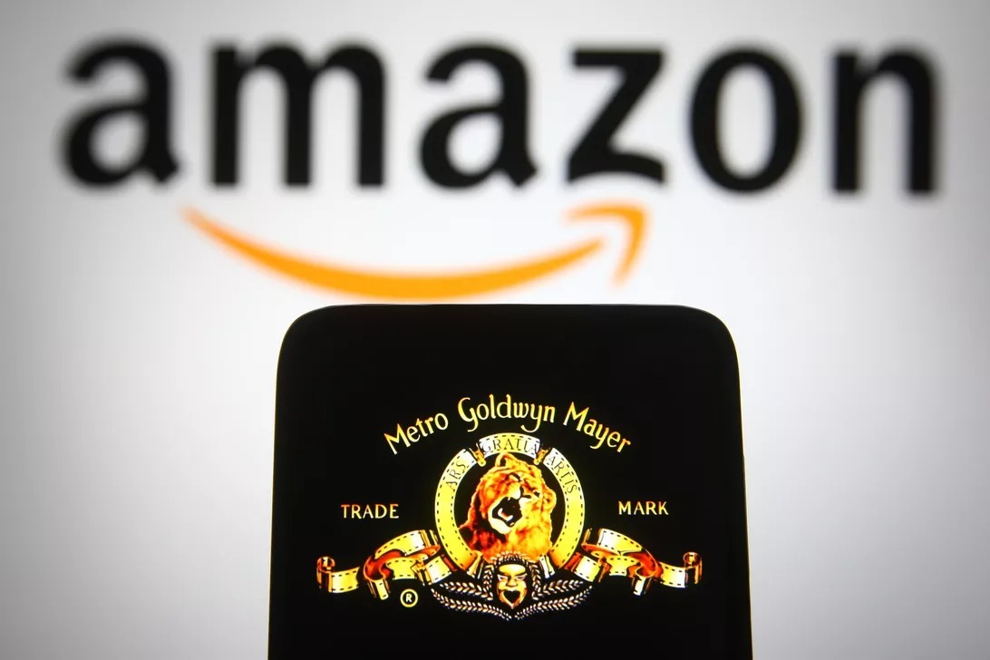 AmazonとMGMのロゴ