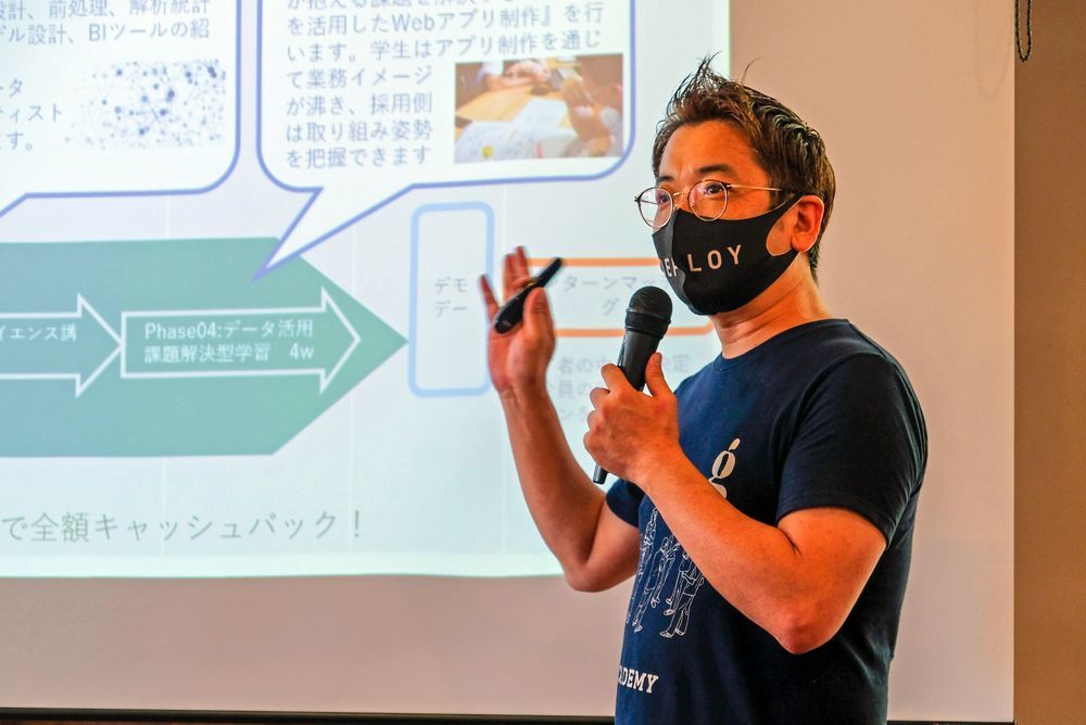 福岡市で「データエンジニア・カタパルト」を説明するG's ACADEMY Founderの児玉浩康氏