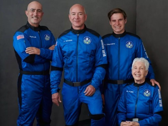 アマゾン創業者ベゾス氏、宇宙旅行を体験--Blue Origin初の有人飛行で
