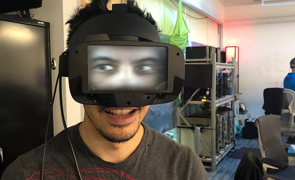 Facebook、装着者の両目を3Dで表示する実験的VRヘッドセットを披露 - CNET Japan