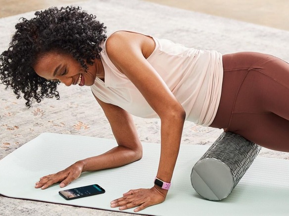 「Fitbit Charge 5」発表--ストレスも計測できるフィットネストラッカー