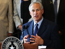 テキサス州知事、SNS企業による「検閲」を禁じる法案に署名