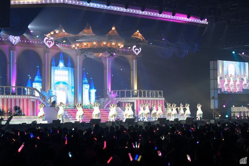 10周年記念となるライブツアー最初の公演が福岡で開催。入場者数を抑えつつ、有観客での公演が実施された