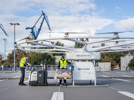200kg運べる荷物用ドローン「VoloDrone」の飛行を公開--トレーラーから変形する発着場も