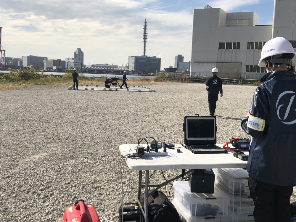 大阪港中央突堤で行われた飛行実験の様子