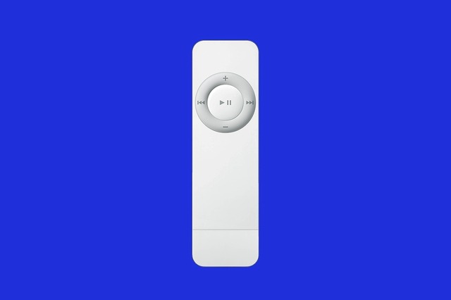 予想外の「iPod shuffle」

　2005年には「iPod shuffle」によって新たな音楽鑑賞コンセプトが生まれた。小さく、軽く、液晶がない。特定の曲を選択することはできず、シャッフル再生するか、プレイリストの順番通りに再生するかを選ぶことになる。