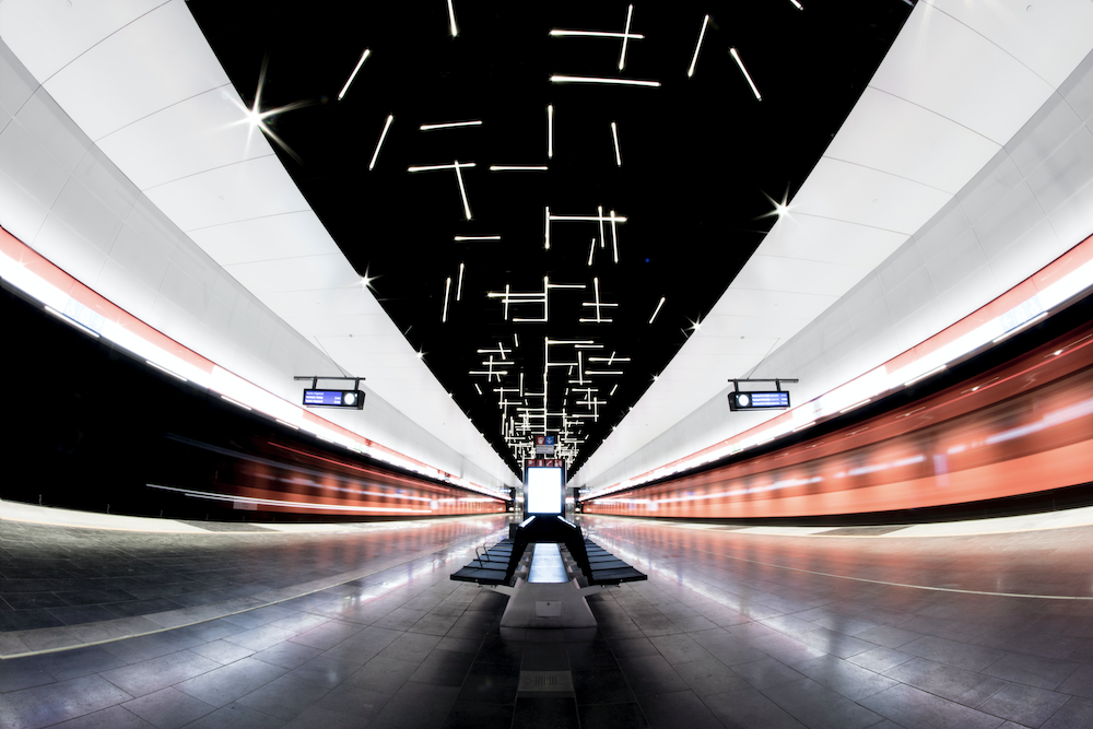 エスポーにあるメトロのKeilaniemi（ケイラニエミ）駅は、近未来感のあるデザイン