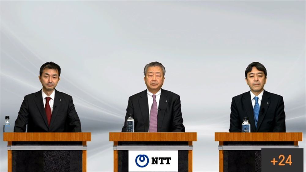 オンラインで実施されたNTTの決算説明会に登壇する澤田氏(中央)