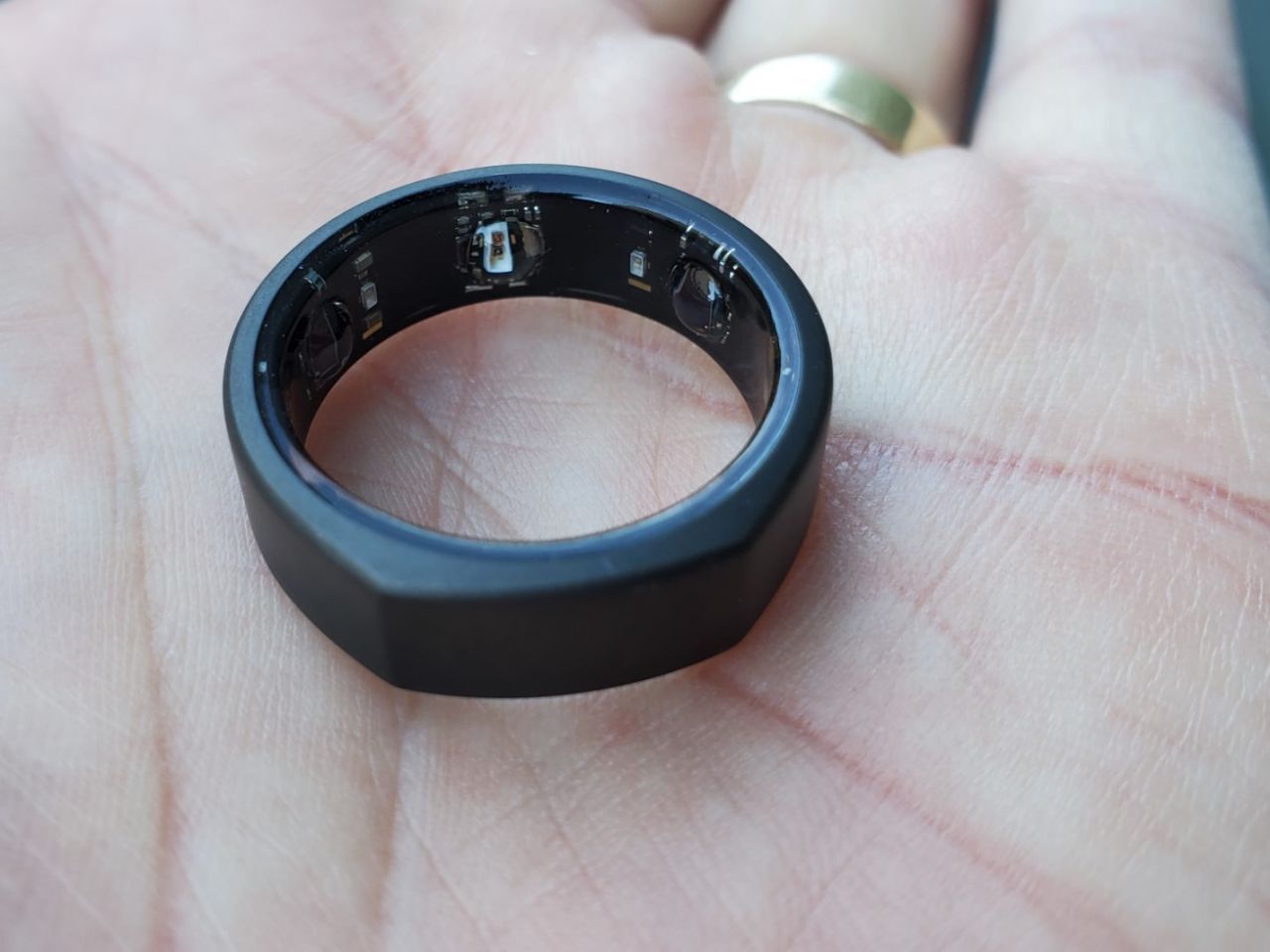 Oura Ring 3」レビュー：さりげなく使える24時間計測の健康トラッカー