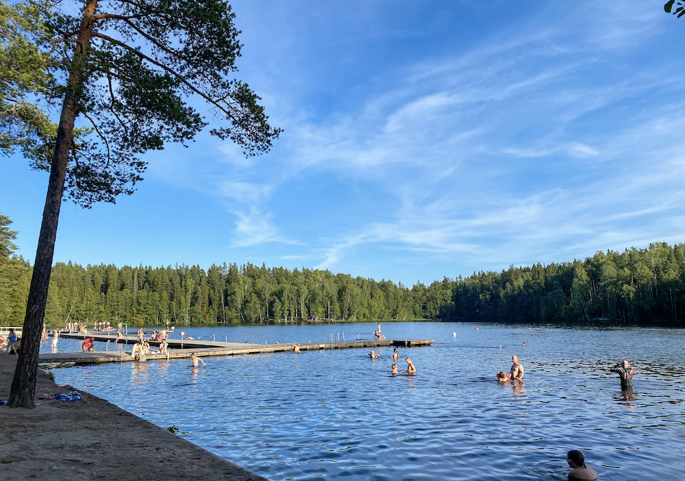 フィンランド、ヴァンター市の湖にて（筆者撮影）