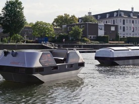 連結して橋にもなるMITの自動操船ボート「Roboat」、新型インフラとして期待