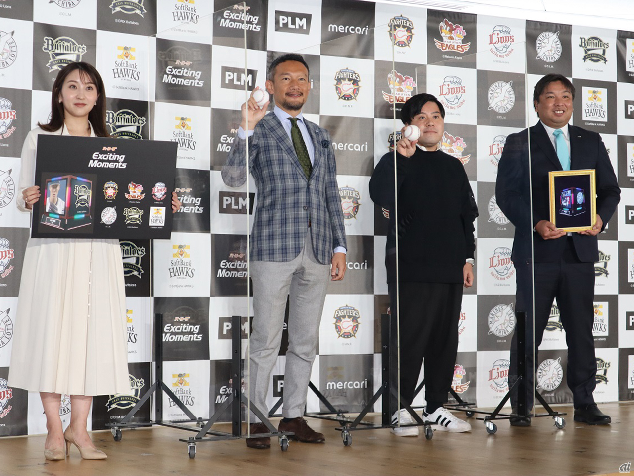 会見で登壇した、（左から）MCを務めたフリーアナウンサーの袴田彩会氏、根岸氏、伏見氏、里崎氏
