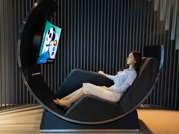 LG、55インチ曲面ディスプレイ付きの椅子「Media Chair」などを発表