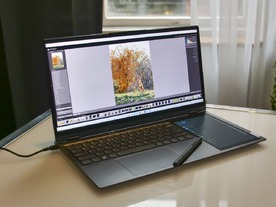 レノボ、サブ画面付きの超横長ノートPC「ThinkBook Plus Gen 3」を発表