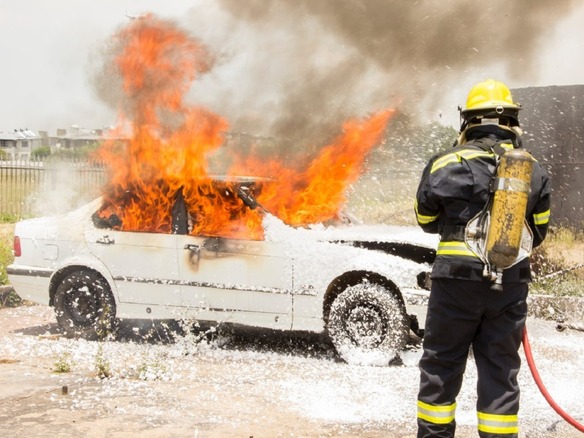 目立つEVの火災事故だが、販売10万台あたりの火災件数はHVが最悪--次いでガソリン車
