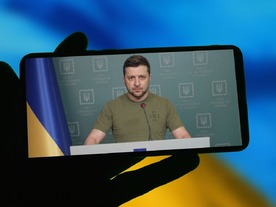 ウクライナの窮状を訴えるゼレンスキー大統領のネット発信力