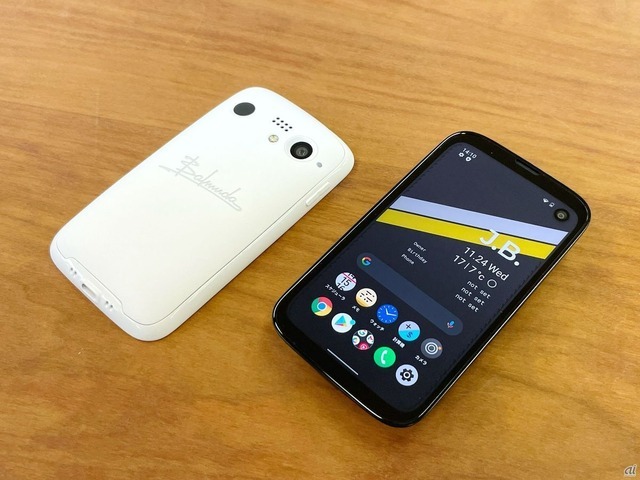 5G対応ながらコンパクトな筐体の「BALMUDA Phone」