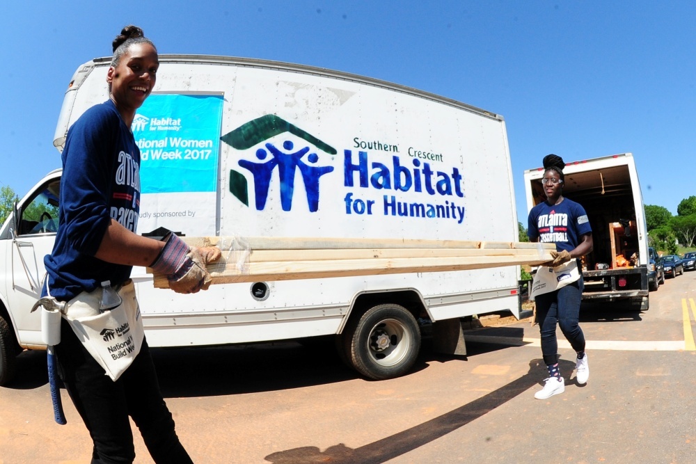 慈善団体Habitat for Humanityの活動風景