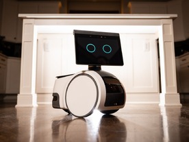 アマゾンの家庭用ロボ「Astro」レビュー：高価な玩具か、動き回る「Alexa」か
