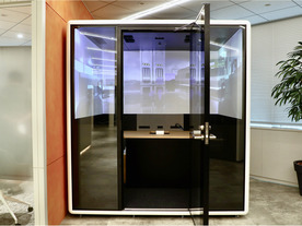 ブイキューブ、メタバース体験を実現する個室型VR空間「メタキューブ」を発表