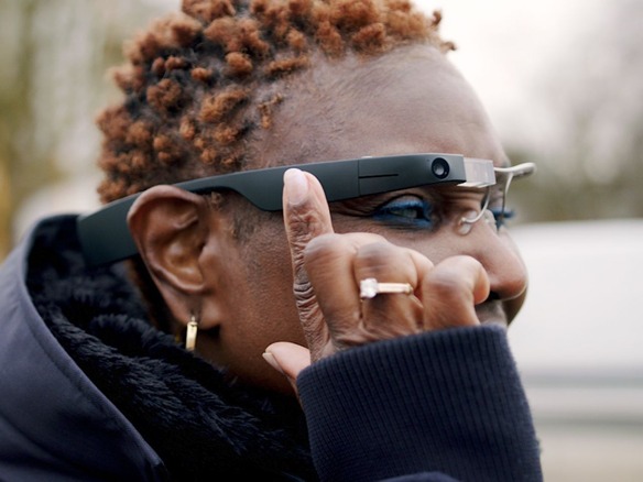 AIスマートグラス「Envision Glasses」--スキャンと読み上げで視覚障害者を支援