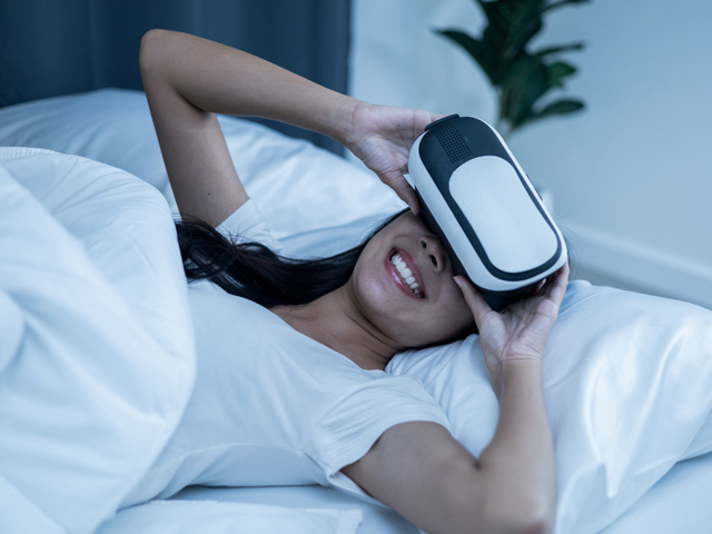HMDを装着してVR空間で寝ることの魅力--「VR睡眠」の世界