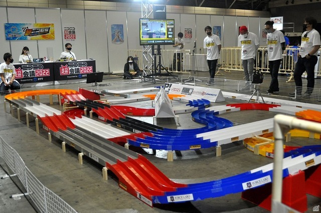 　ミニ四駆をテーマにした「超ニコ四駆」ブース。「第2回B-MAX GP全日本選手権」なども開催していた。