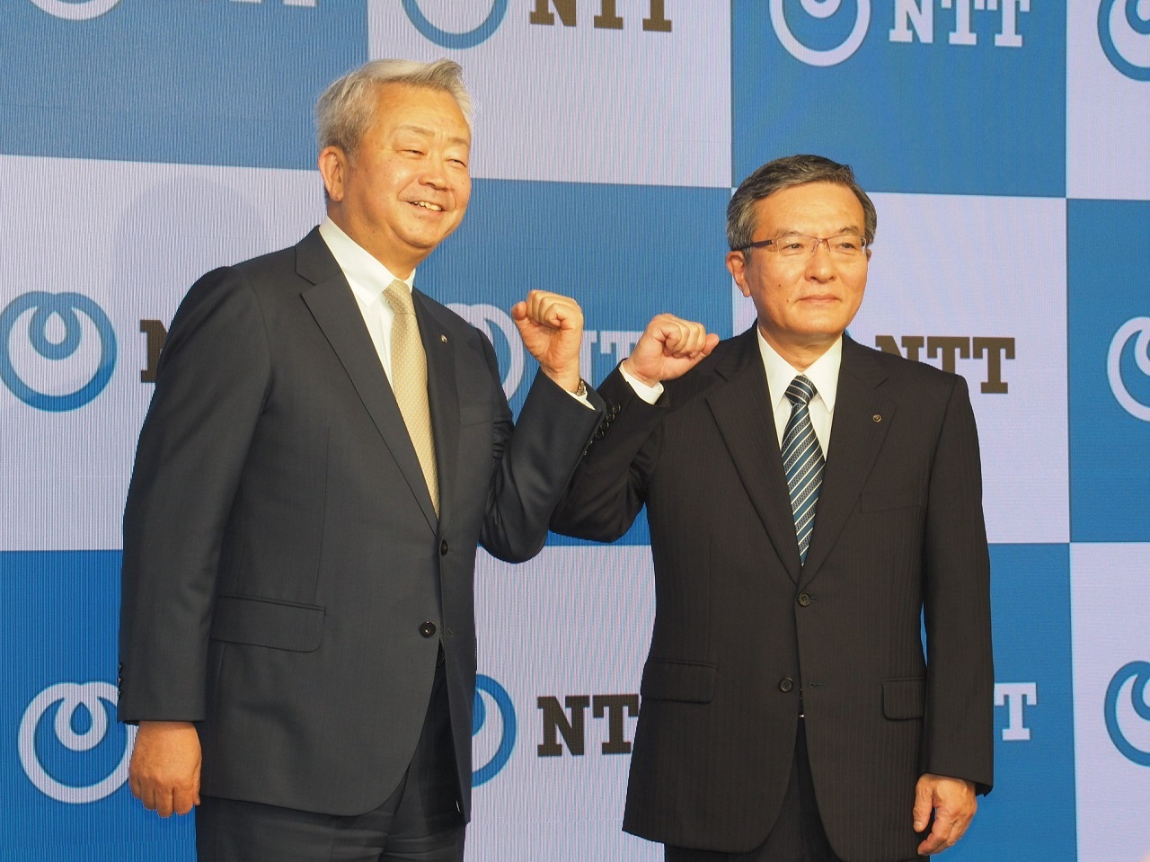 澤田氏(左)と、新たにNTTの社長に就任する島田氏(右)。島田氏は澤田氏を8年間にわたって支えてきた人物だ