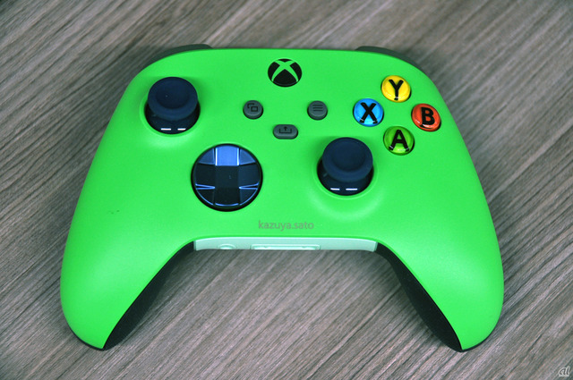 　世界でひとつの、オリジナルカラーリングと名前が入った「Xbox Wireless Controller」。