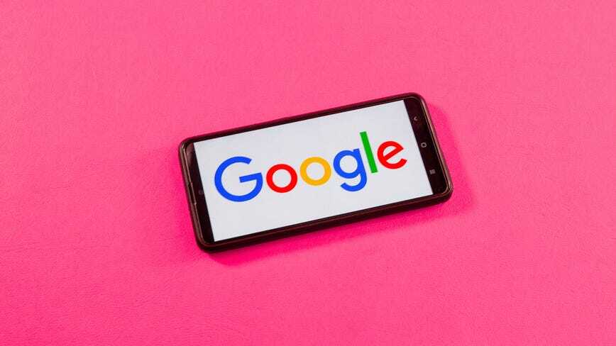 Googleのロゴを表示したスマートフォンの画像