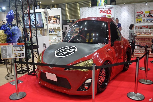 　お馴染み「チョロQ」のコーナーでは、トヨタ技術会によるダイハツミゼットIIをベース車両とした「86Q」が展示。