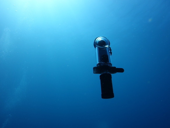  リコー、水中で浮く360度カメラ向け浮力調整器「STAYTHEE」--魚の浮袋の原理にヒント