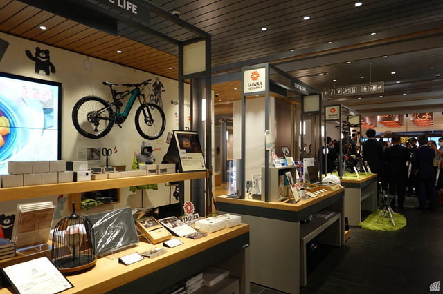 　メイン売場となるexpo（日本橋玻璃工房前）では、4つのテーマで展示販売を実施。