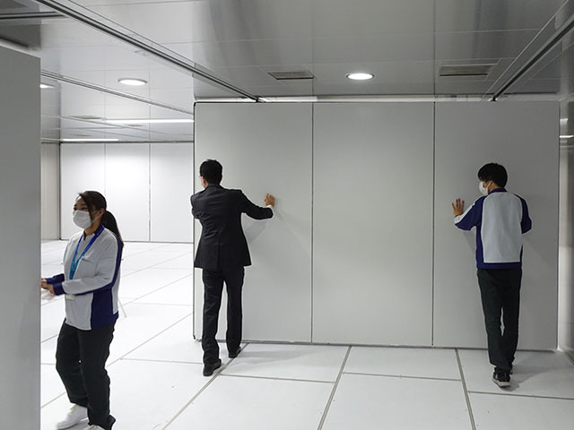 移動壁で6～80畳に試験室のサイズを可変できる「実空間除菌試験室」