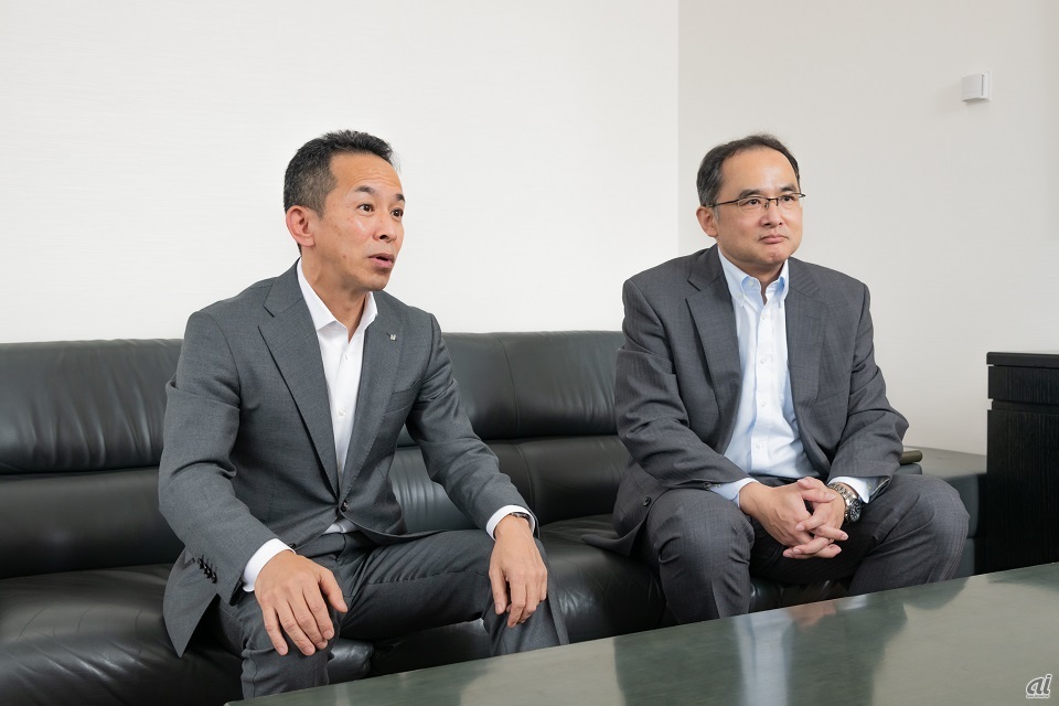 （左から）ニチレイ 代表取締役社長 大櫛顕也氏、情報戦略部長 坂口譲司氏
