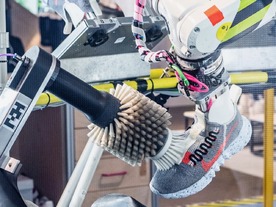 ナイキ、スニーカーを洗浄・修繕するロボットをロンドンの店舗に設置