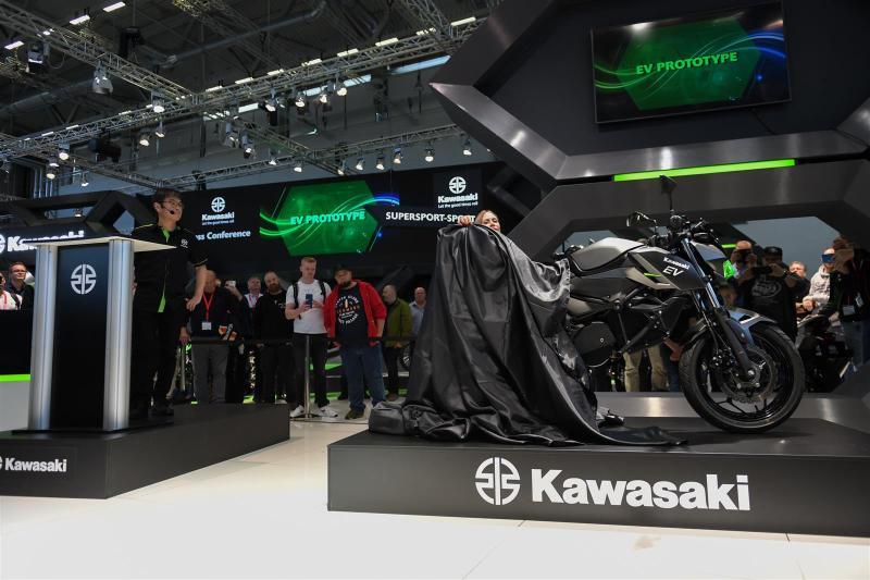 報道陣向け発表会のなかで披露（出典：Kawasaki Motors Europe）
