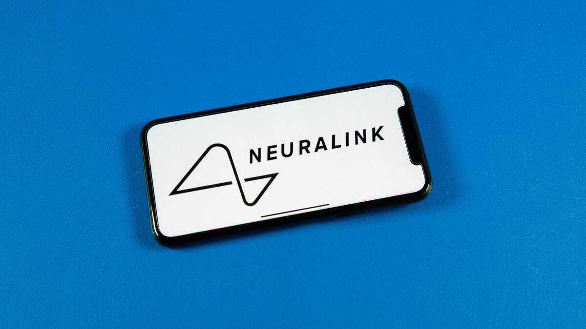 Neuralinkのロゴを表示したスマートフォン