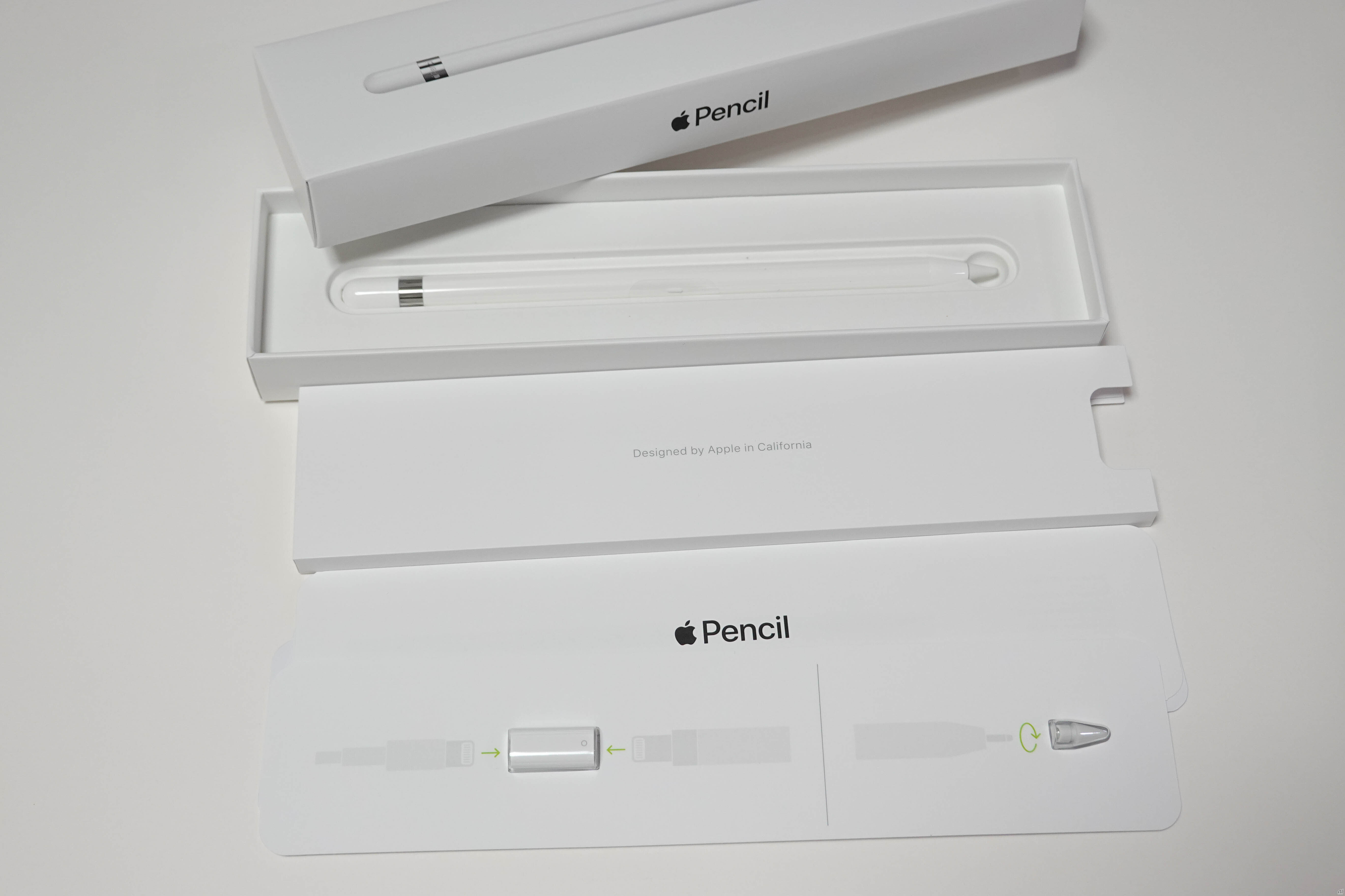 Apple Pencilには、Lightning（Apple Pencil用）-Lightningの変換コネクタと替えのペン先1つが同梱されている