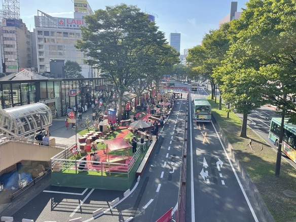 仙台駅前の沿道で快適な「青空ワーク」--青葉通で行われた社会実験を現地レポート