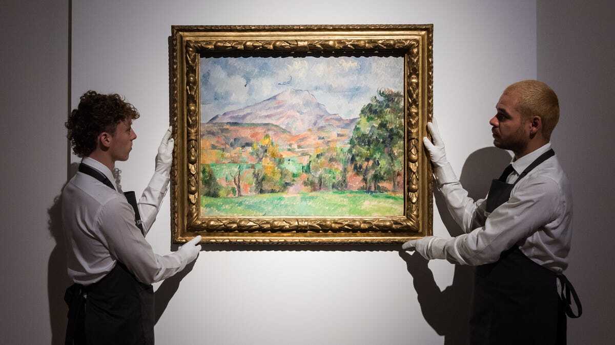 Paul Cezanneの絵画を持つ2人の人物
